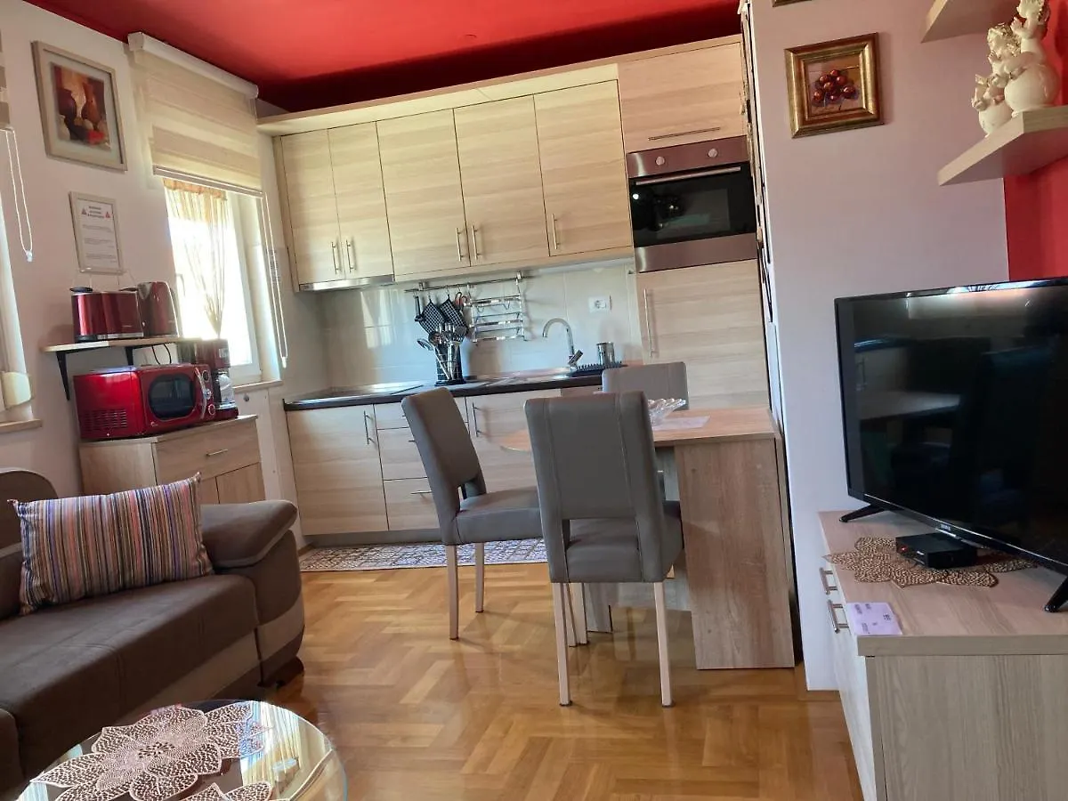 Apartment Capriati With Parking Garage Umago 0*,  Croazia
